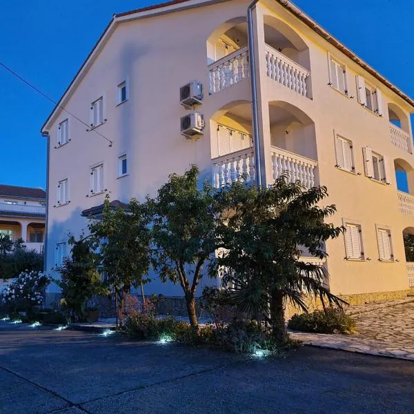 Apartments Znidarec Ivan Silo Krk, hotell i Šilo