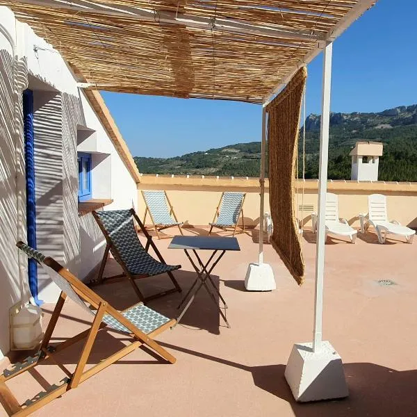 ÁTICO GUADALEST rooftop apartment with 360º views and art, hotel v destinácii El Castell de Guadalest