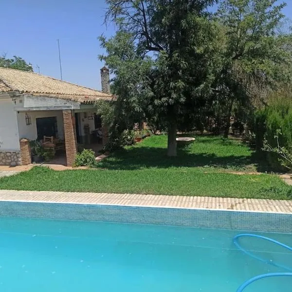 Finca Rústica La Palmera, hotel in Utrera