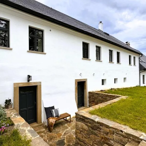 Semtěš 5, hotel in Pšov