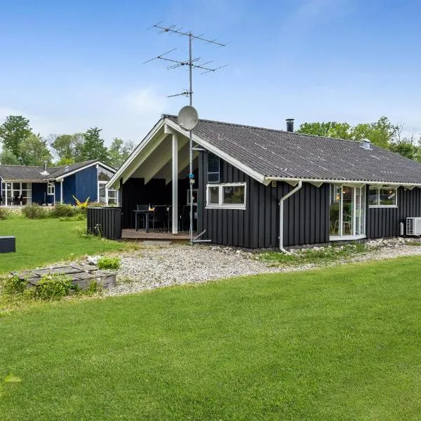 Holiday Home Pøt Strandby Juelsminde Ii Dnkm, hotel v destinaci Sønderby