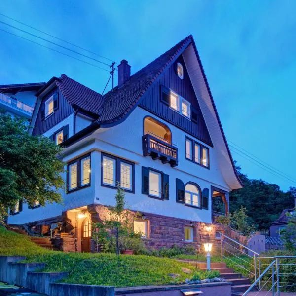 Familienglück im Schwarzwaldhaus mit Schlossblick, hotel v destinaci Neuenbürg
