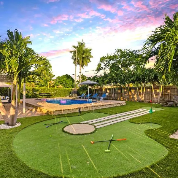 Coastal Paradise 7 min to Beach with Game Room Mini Golf and Heated Pool, hotel v destinaci Hollywood