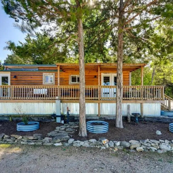 Cabin 21 near SDC, Branson, and Lake, hotel v destinaci Branson
