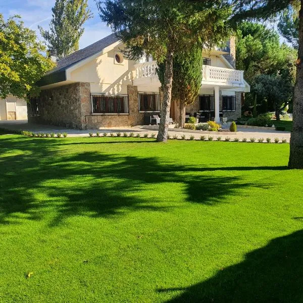 Villa Monika, hotel in Alpedrete