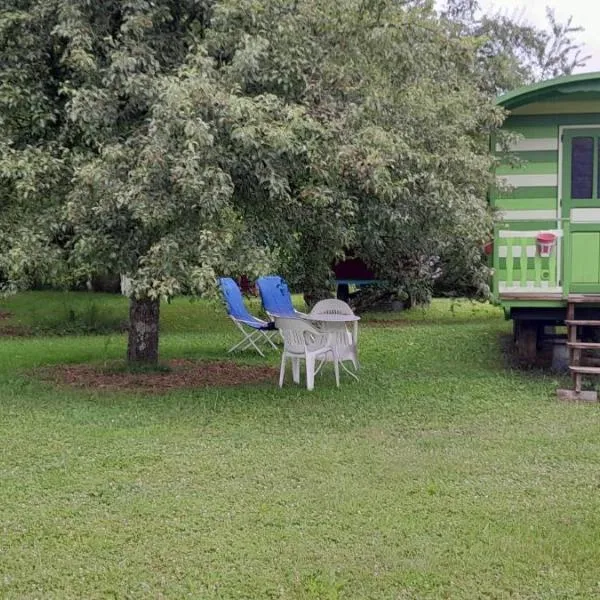Roulotte verte, hotel v destinaci Pouilly-sur-Vingeanne