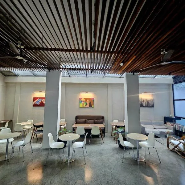 Monchere Dormitory, hotel i Manila