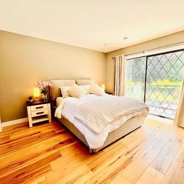 Oceanside Manor - Fancy Room - Golf course & Beach View, hotel sa Qualicum Beach