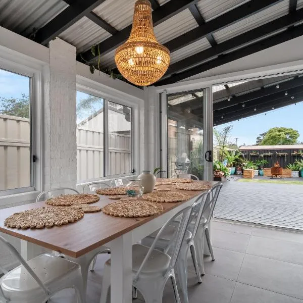 Driftwood Callala Plus - Jervis Bay Getaway - 10 Guests!, hotel en Callala Bay