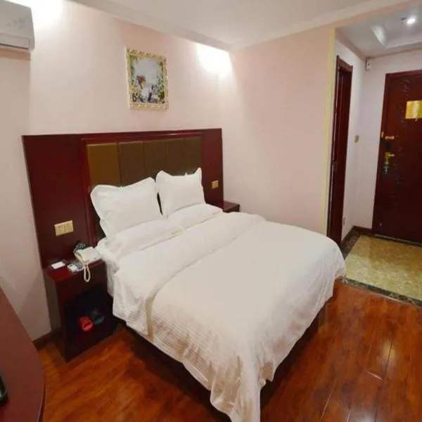 Viesnīca GreenTree Inn Yinchuan Pedestrian Street East Liqun Street Express Hotel pilsētā Yongning