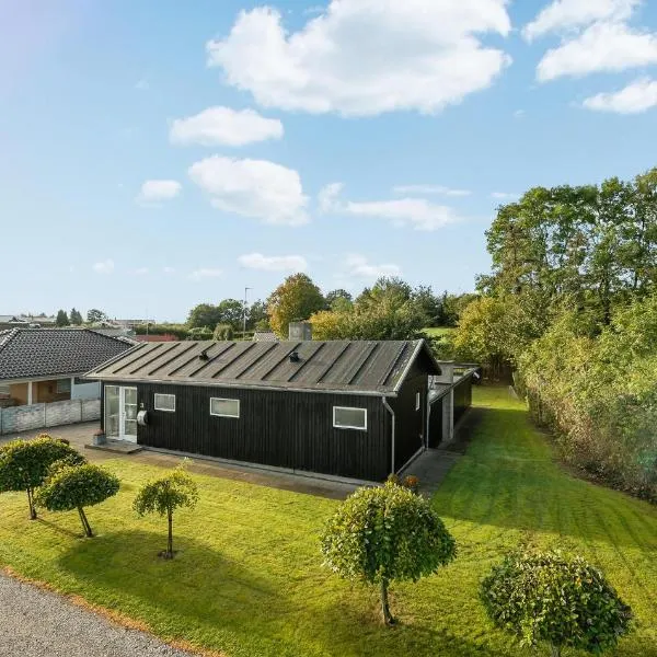 3 Bedroom Stunning Home In Broager, hotel in Broager