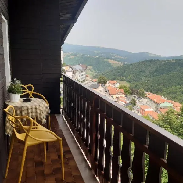 Mansarda accogliente a Lusiana, hotel v destinaci Lusiana