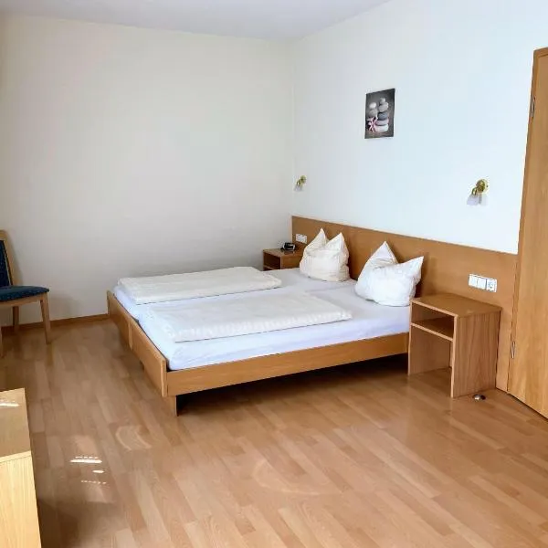 Pension Zum Bahnhof, hotel v destinaci Mörlheim