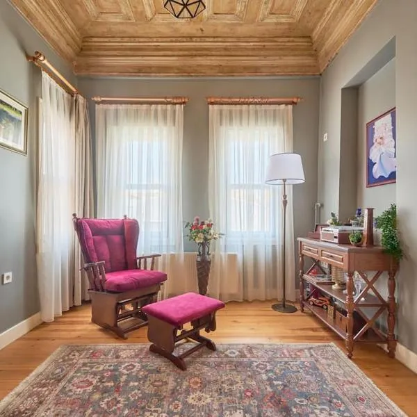 Nostalgic & Comfortable Historical Home!, hotel in Istanbul