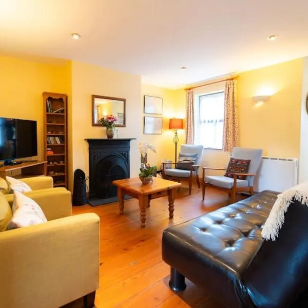 Dingle Town Cottage - Tigh Peig, hotel v destinaci Dingle