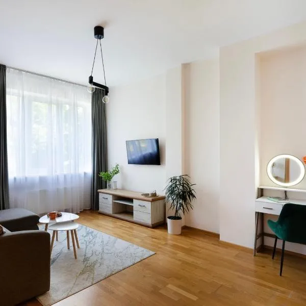 One bedroom Sunny Tallinn Street Apartment With Parking,里加的飯店