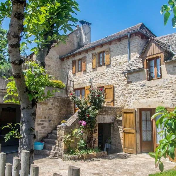 Gite du regourdel avec spa, hotel v destinaci Chirac