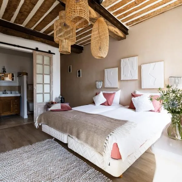 La Sanverine private room historic center Vence – hotel w mieście Vence