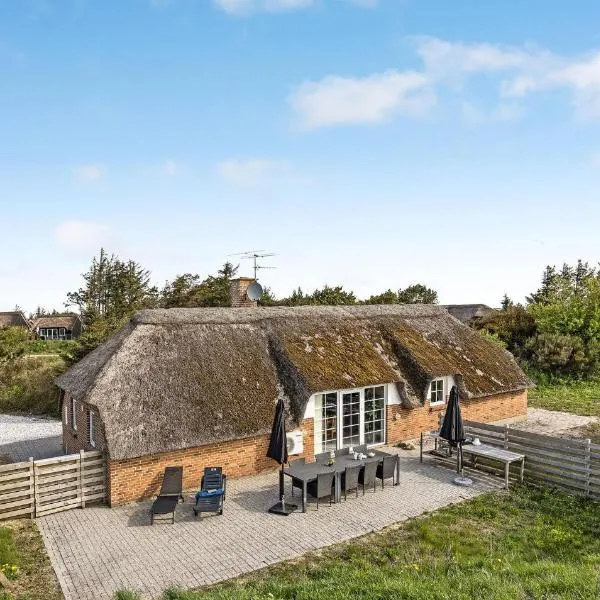 Three-Bedroom Holiday Home In Ringkobing, hotel di Ringkøbing