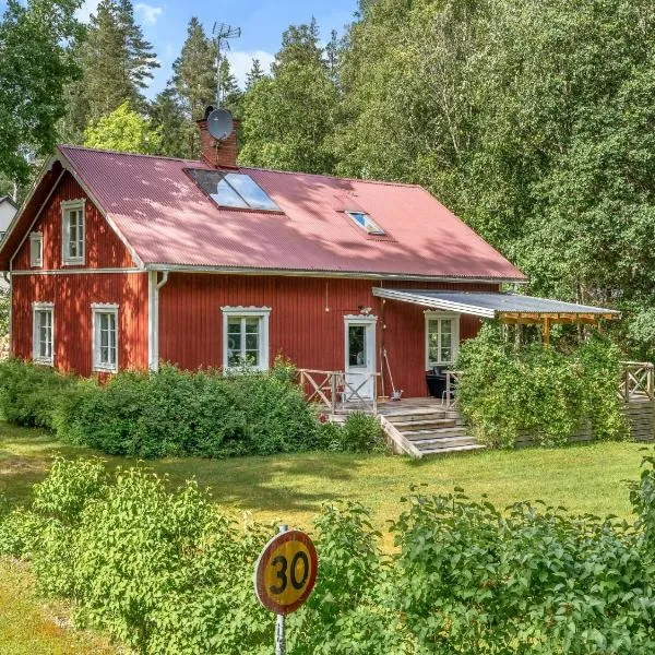 Chalet Bäcklunda by Interhome, hotel in Mullhyttan