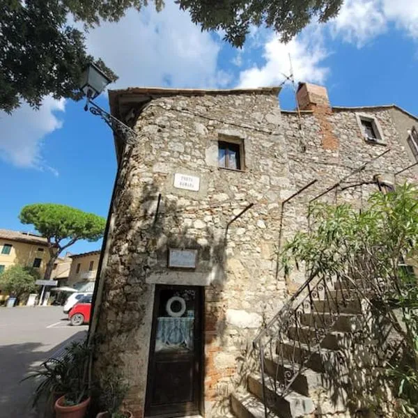 Private 2 bedrooms home in Saturnia centre, hotel in Saturnia