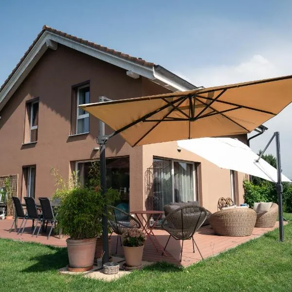 Villa Val - Charmante maison au cœur de Vallon, ξενοδοχείο σε Grandcour