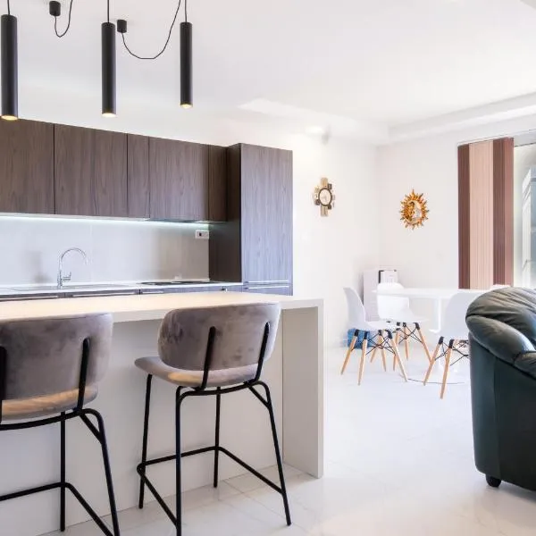 Mellieha, Charming 2 Bedroom Apartment Santa Maria Heights Mellieha, hotel in Mellieħa