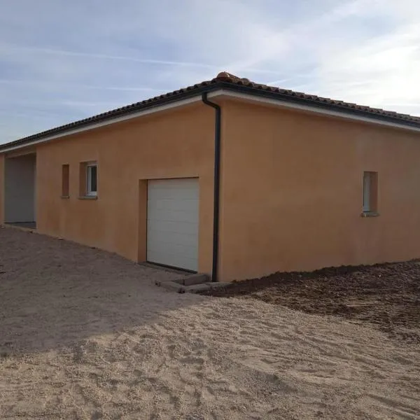 La villa des Mûriers très spacieuse dans un environnement calme, hotel v destinácii Malause