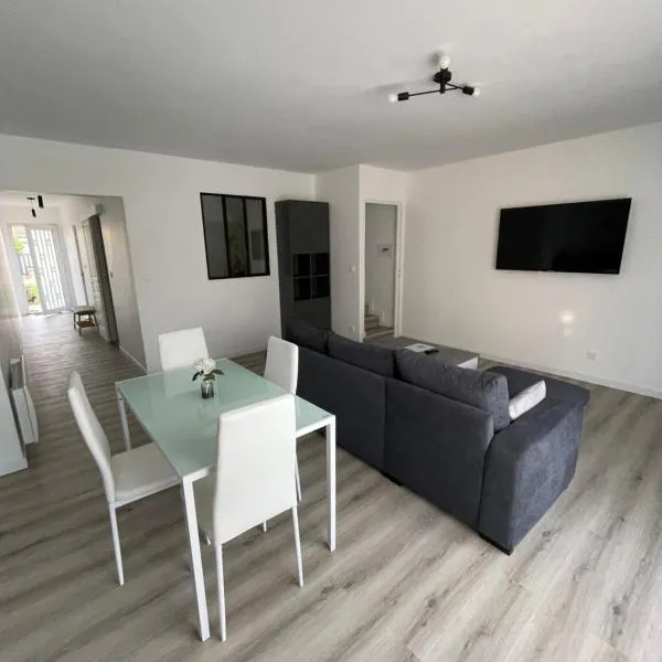 Maison détente de 100 m2 uniquement couple-famille-travailleurs – hotel w mieście Villeparisis