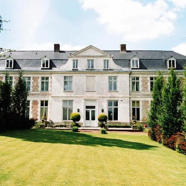 Chambres d'hôtes Château de Courcelette, hotel in Hem