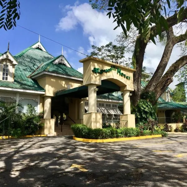 The Royal Hotel, hotel v destinaci San Fernando