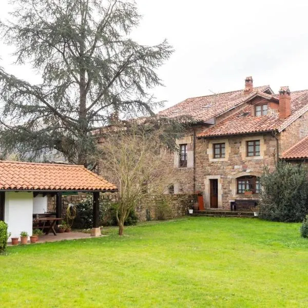 Casa rural La Carlota Renedo de Cabuerniga, hotel v destinaci Renedo