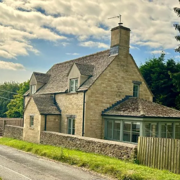 Holly Cottage, hotell i Cirencester