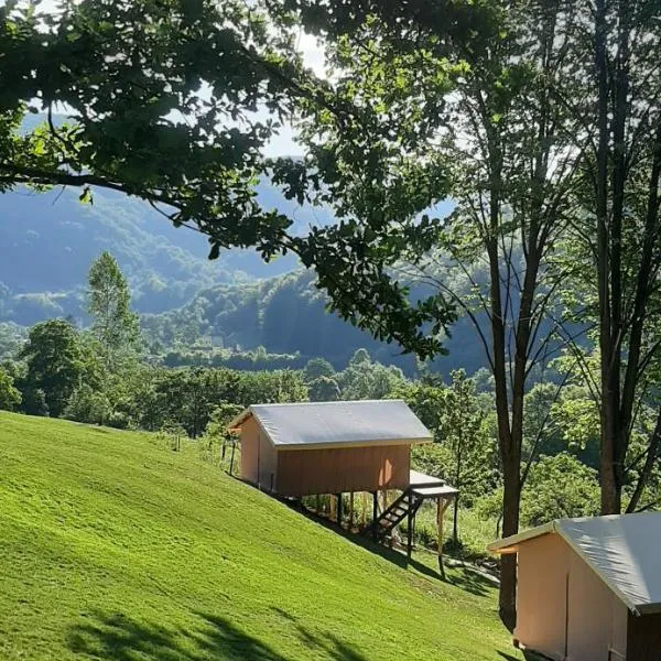 AЖ у НЕБІ, hotel v destinaci Vizhenka