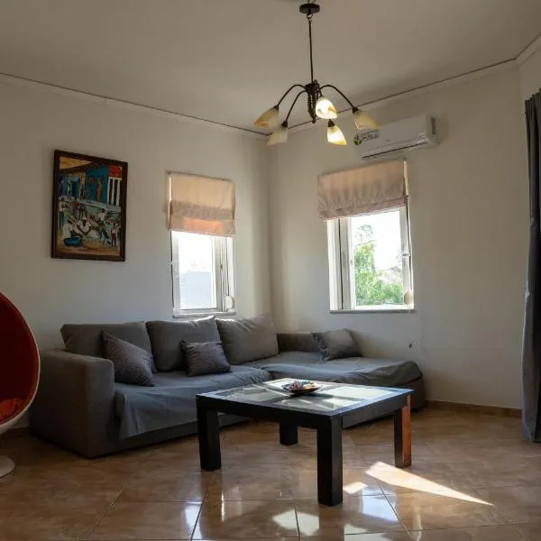 Serenity house, hotel i Souda