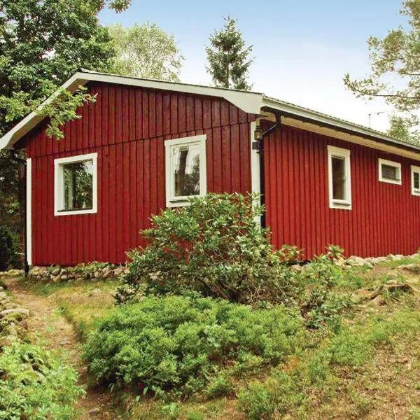 2 Bedroom Beautiful Home In Örkelljunga, hotel in Drakabygget