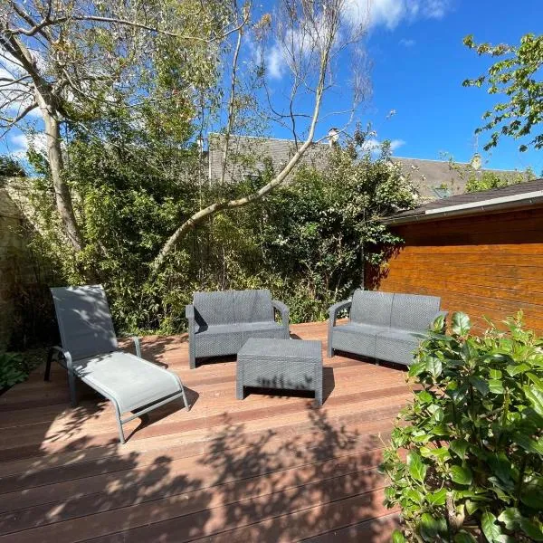 Chalet dans jardin privatif, hotel v Caen