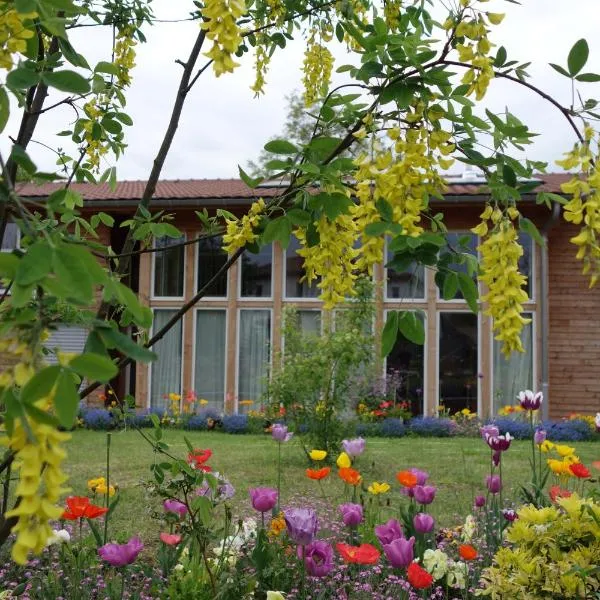 Maison Addama, hotel v destinaci Neyron