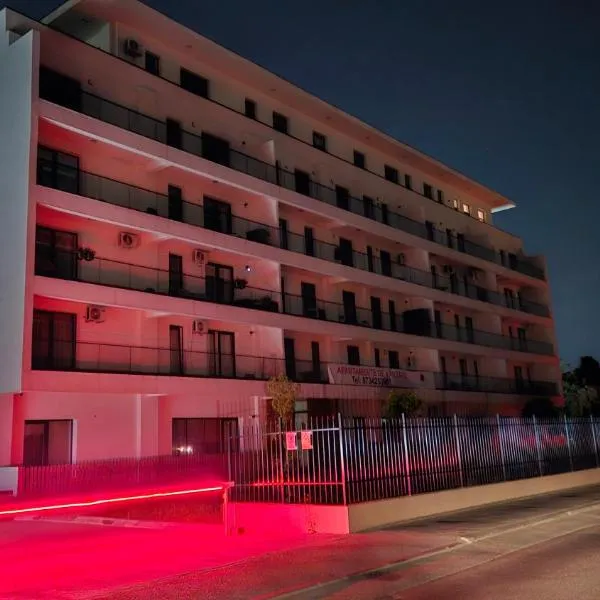 Luxury 2 bed apartment by Albert, hotel in Roşu