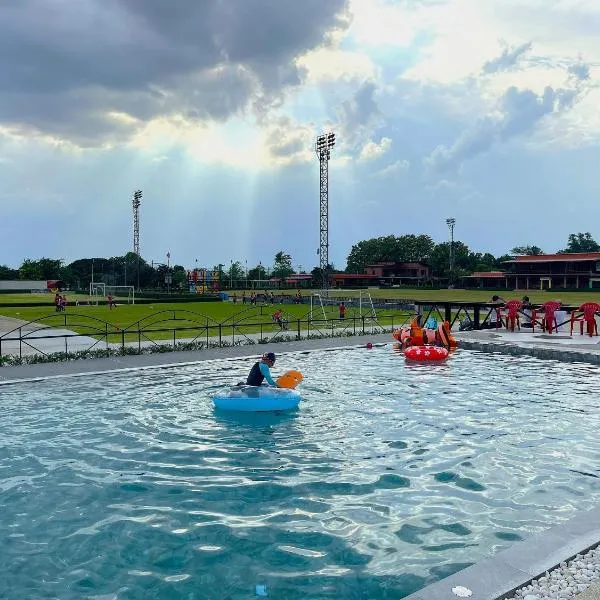 Yaowarate Sport Club and Resort ไร่เยาวเรศ, hotel v destinaci Ban Mae Ho Phra