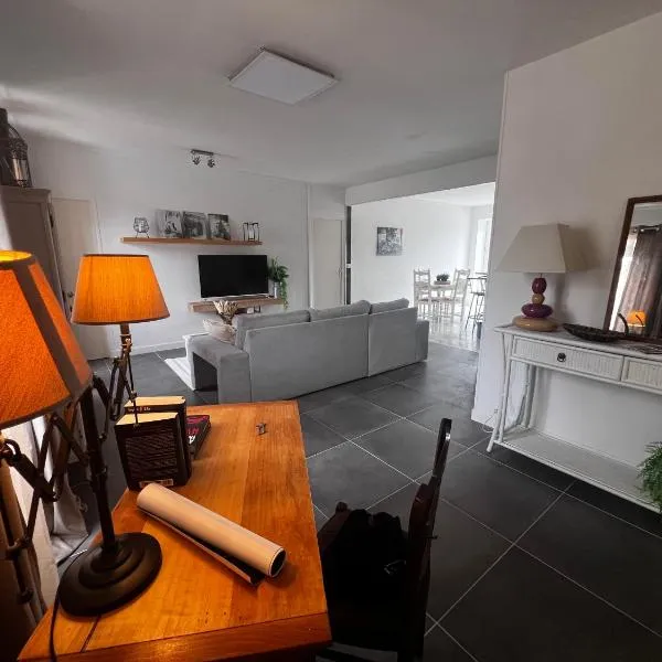 Appt ville campagne, hotel v destinaci Thiviers