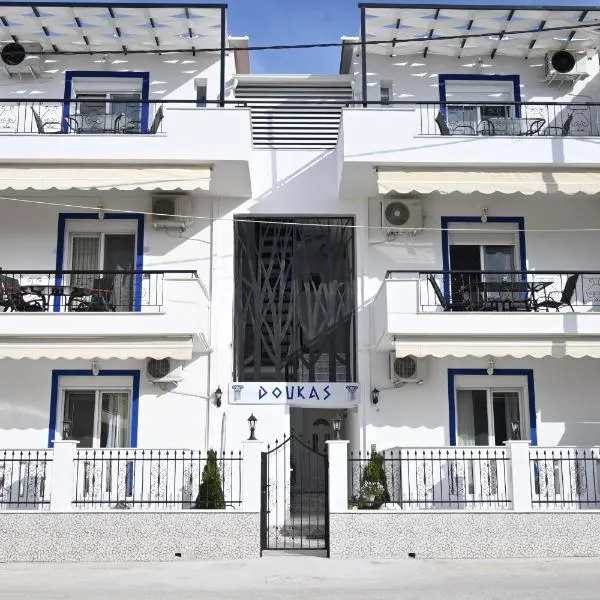 Doukas Aparthotel、オフリニオンのホテル