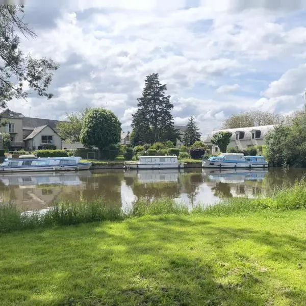 Camping du Lion d'Angers, hotel in Le Lion-dʼAngers