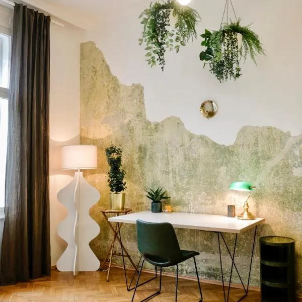 Kunstvolles Apartment im Zentrum mit Balkon und Parkplatz, hotel ve uŠtýrském Hradci
