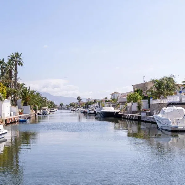 Jouvacations Villa 2 Freser, hotel v destinaci Empuriabrava