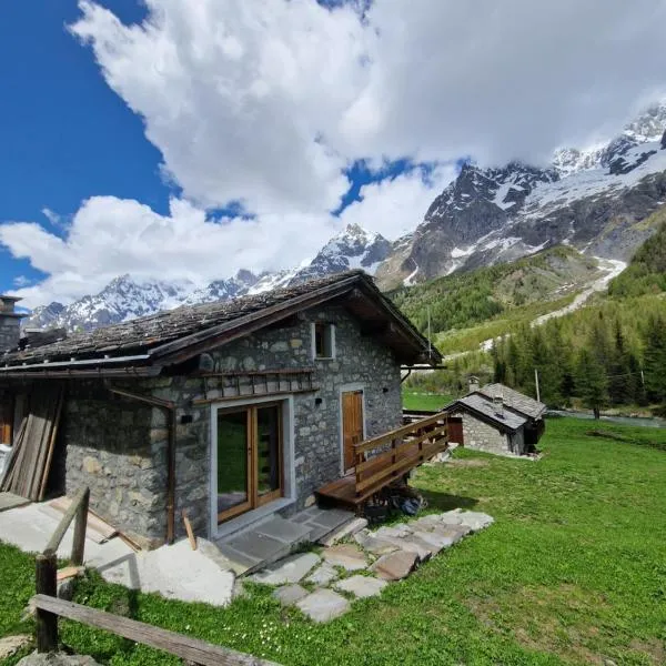 Chalet Val Ferret CIR 0246, hotel v destinaci Courmayeur