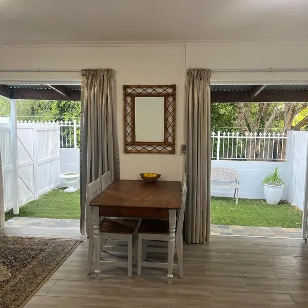 Mozart Close Durbanville- for people who needs space, hotel in Durbanville