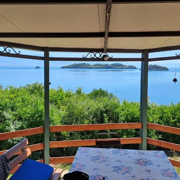 Lake house Julia, готель у Барі