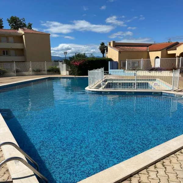 JolieT2 ,RDC,piscine,clim,parking,tennis ,Canet en Roussillon, hotel di Canet-en-Roussillon