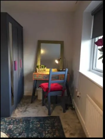Veen Home near Gatwick, hotel in Faygate